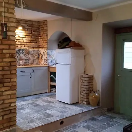 Family House 1800 *